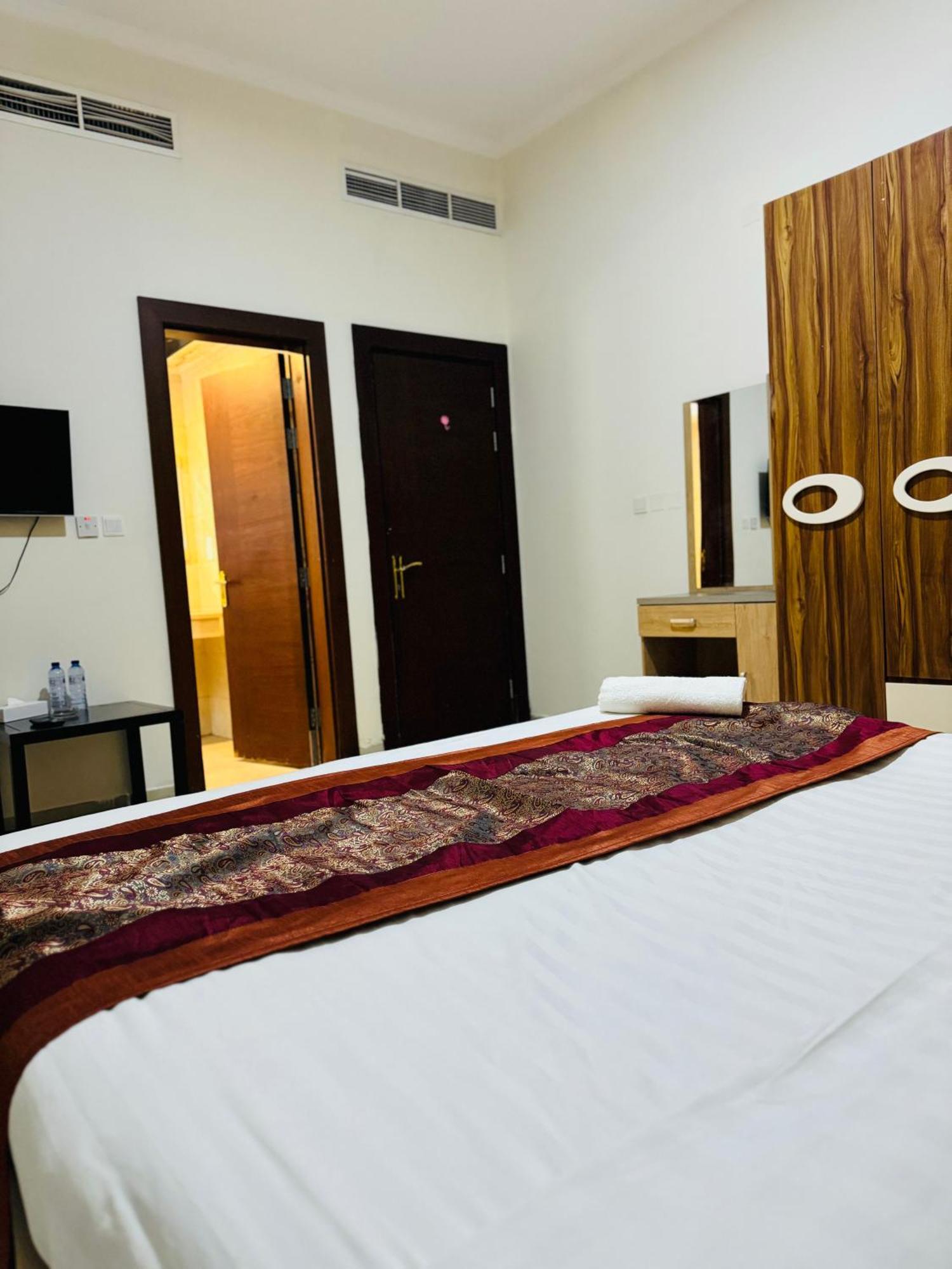 Al Hayat Suites Apartment Манама Экстерьер фото