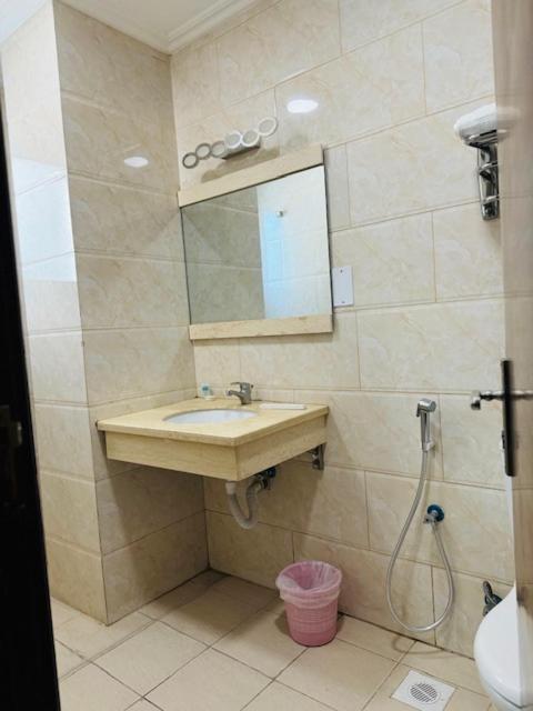 Al Hayat Suites Apartment Манама Экстерьер фото